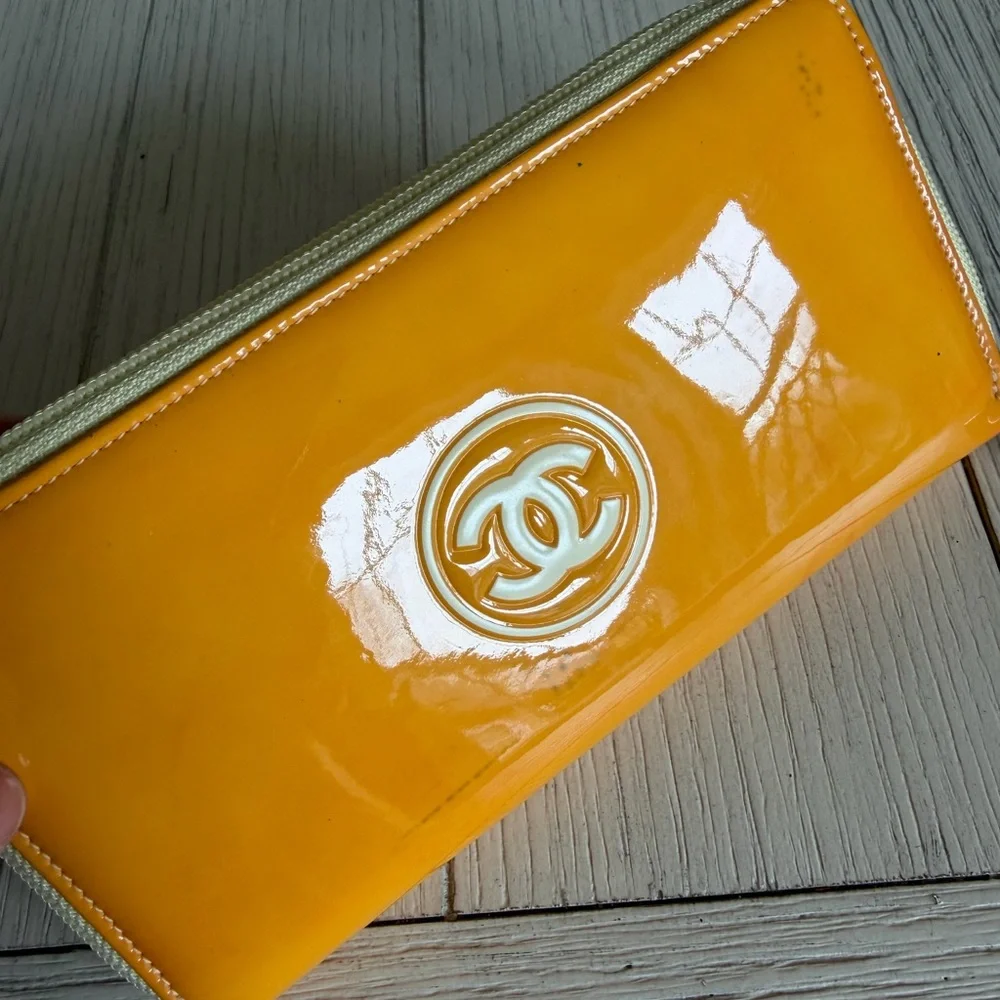 CHANEL Glossy Yellow Patent Zippy Wallet - Picture 2 of 11